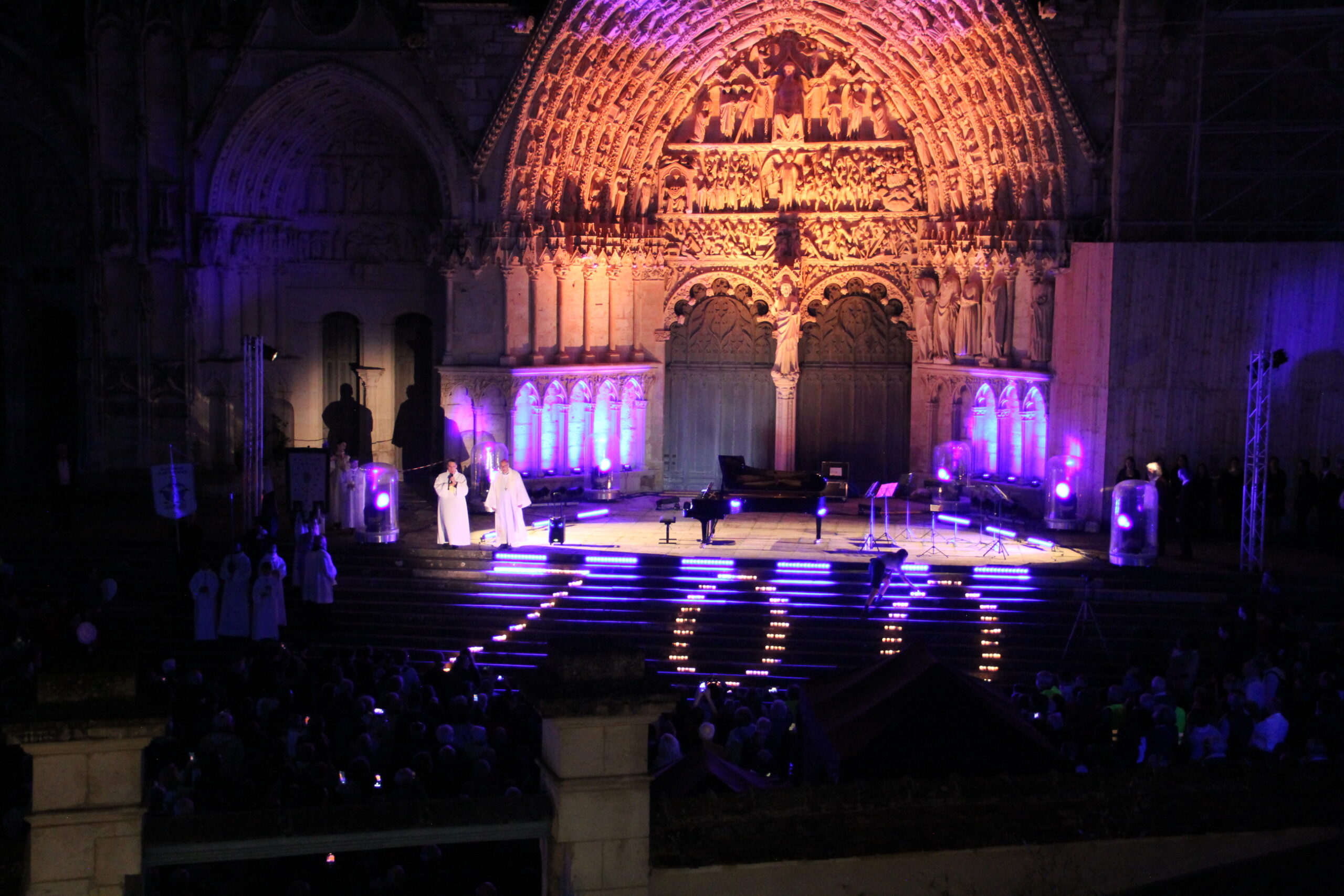 Concert nocturne et illumination du portail de la cathédrale